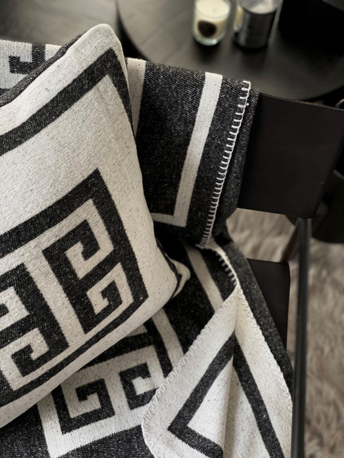 Lugano, Throw, W138xL184cm, Charcoal/Off White